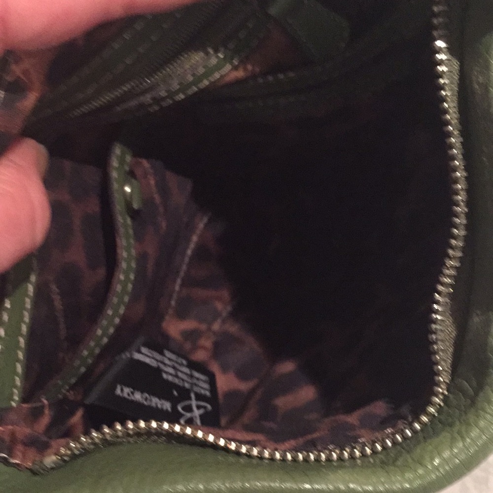 SOLD - B. Makowsky leather crossbody - Picture 6 of 9